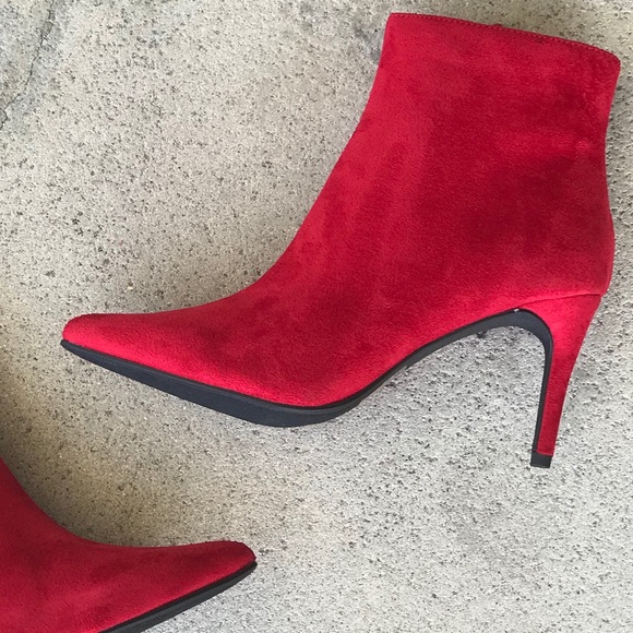 Last 1! Delicious Red faux suede size 5.5 BOOTIE - Picture 3 of 3